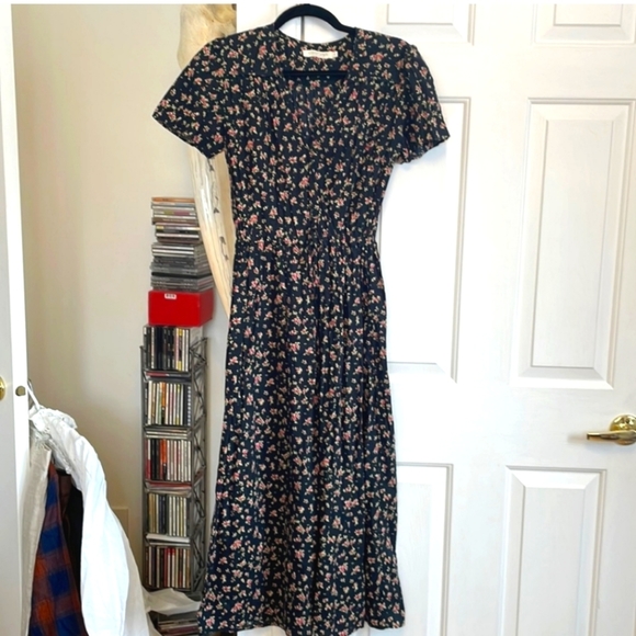⚡️SALE⚡️Gorgeous ❣️cotton❣️Christy Dawn "Dawn" Dress in Black and Red Floral - Picture 2 of 5